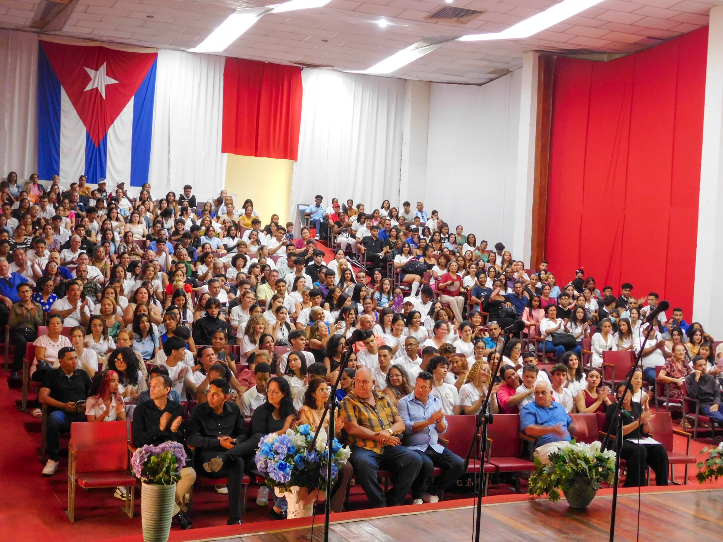 Graduación del emblemático Ipvce Luis Urquiza Jorge