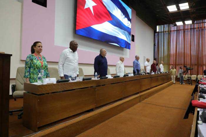 Asiste presidente cubano a la sesión de clausura del 22 Congreso de la CTC