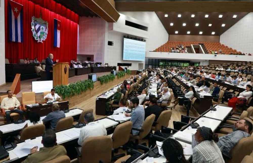 Cuba amplía autonomía de sus 168 municipios