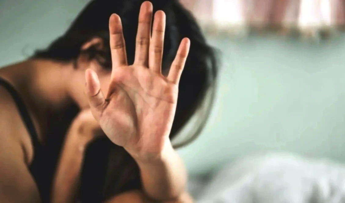 Χειροπέδες σε 48χρονο μετά από καταγγελία της πρώην συντρόφου του ότι την βίασε σε δωμάτιο ξενοδοχείου