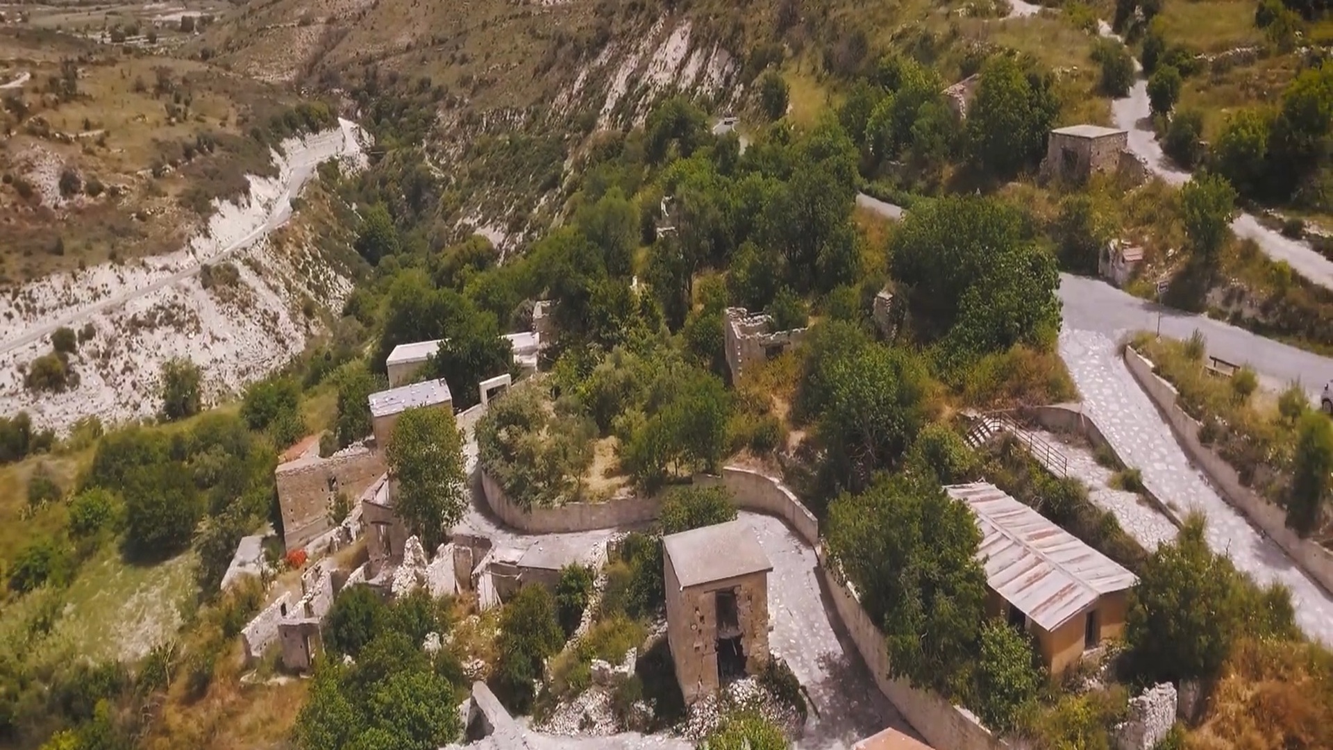 Τρόζενα: Η ηλεκτροδότηση θα κοστίσει €370.000 και ο επενδυτής δέχτηκε να καταβάλει το μισό ποσό – Από τον μεσαίωνα στο οθωμανικό τσιφλίκι και τελικά στην εγκατάλειψη