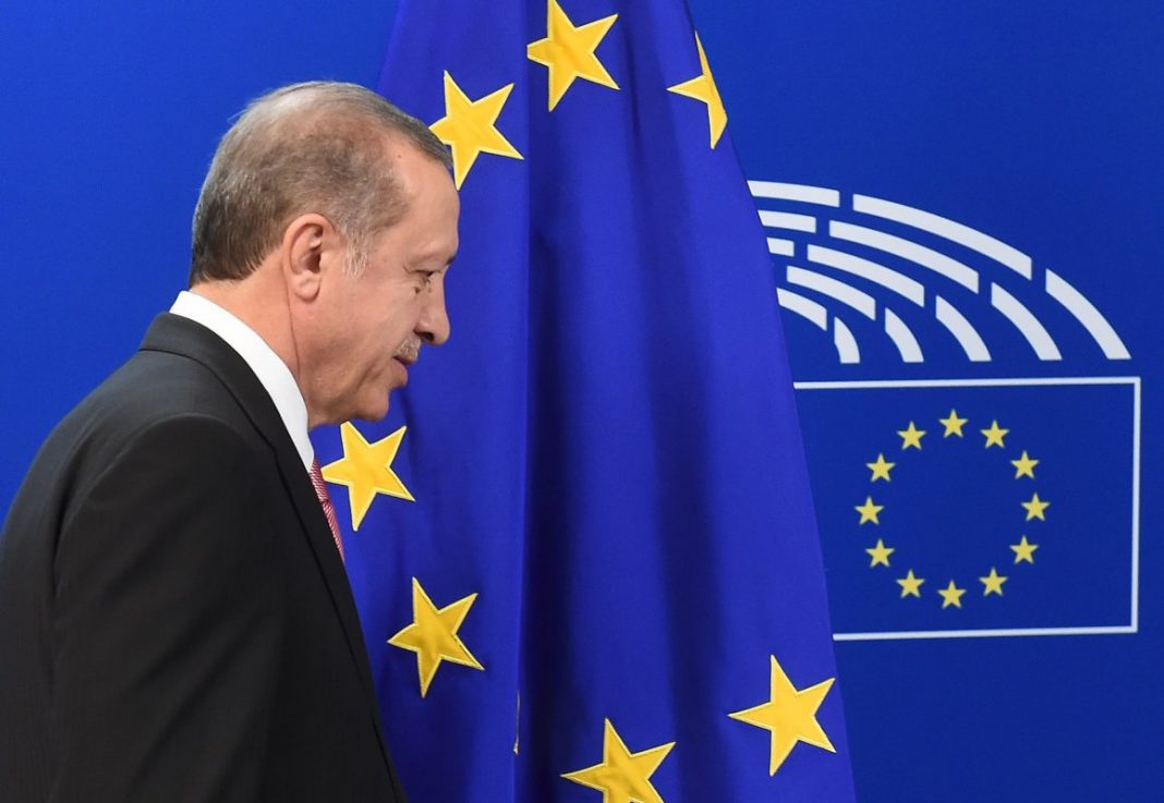 Μήνυμα Ερντογάν προς Ε.Ε.: Γιατί θέλει να ανοίξει πρώτος τα δώρα