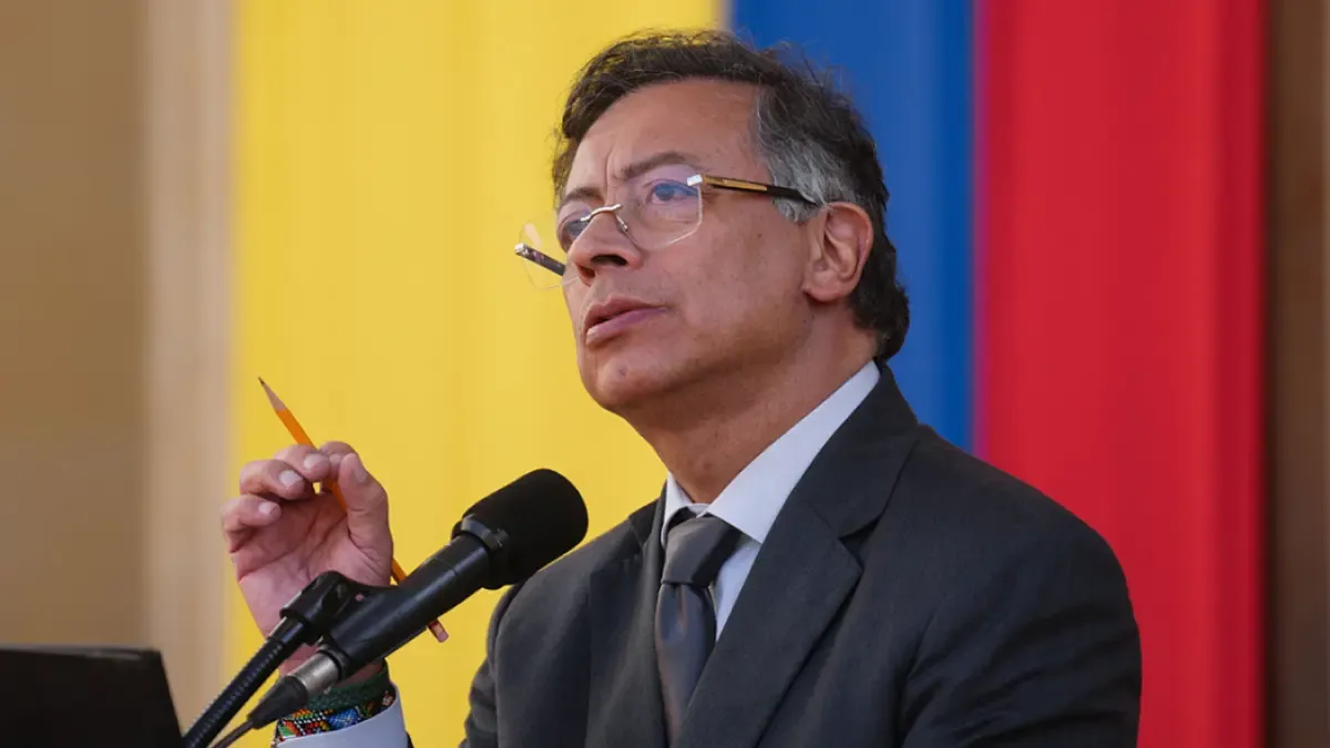 Petro responde a José Manuel Restrepo tras pedido de frenar nombramientos: 'Les devolvemos una casa con más vida'