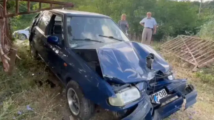 Kaza yapan sürücü aracını bırakıp uyumaya gitti
