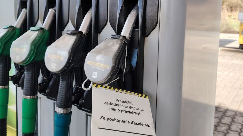 Ficova vláda zrušila obmedzenie i dvojaké ceny nafty. Saková: Dôvody konania EK tak padajú