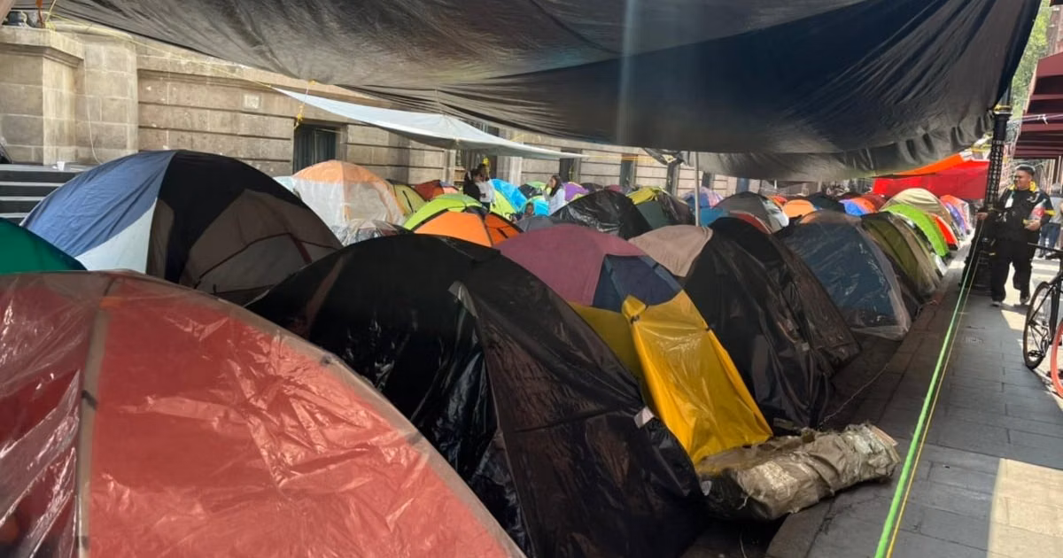 CNTE retira carpas del plantón en 20 de noviembre, CDMX