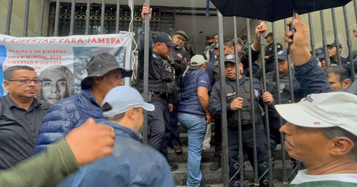 Concluye sin acuerdos la quinta mesa CNTE-gobierno; siguen las protestas