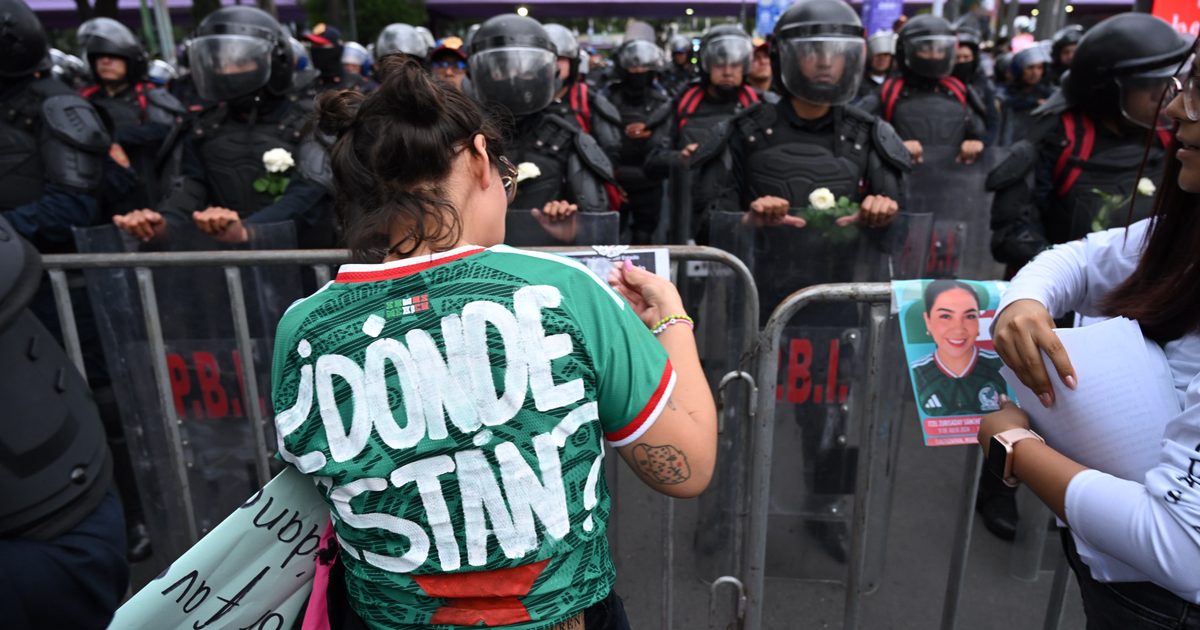 Ajenas a la algarabía futbolera, madres buscadoras reclaman al gobierno su indiferencia