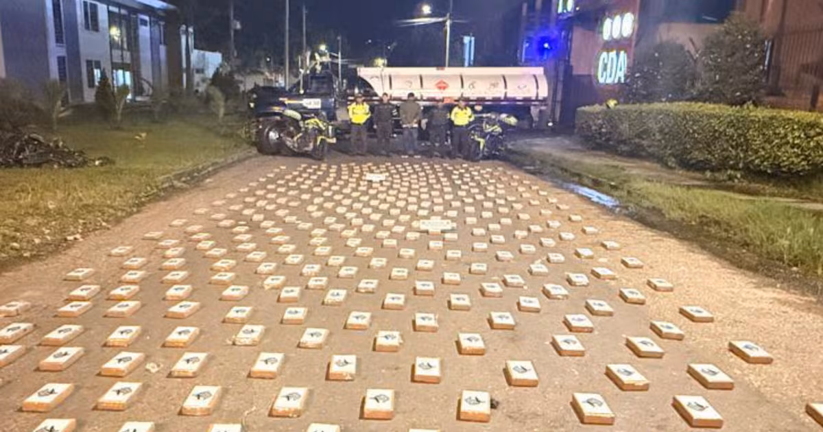 Impresionante: Incautan 370 kilos de cocaína que movilizaban en un camión con sofisticado sistema de ocultamiento que iba con destino a Bogotá