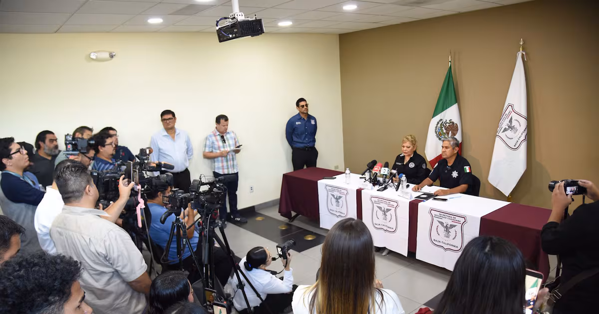 Baja California promete que no habrá impunidad por asesinato de dos agentes estatales en Mexicali
