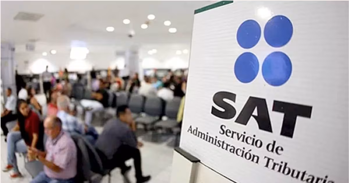 Detienen a exfuncionario del SAT por presunto enriquecimiento ilícito