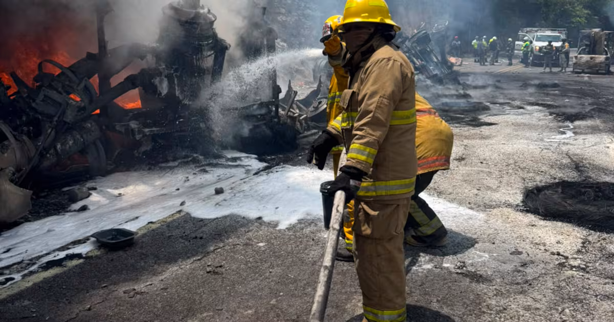 Otra explosión de pipa consume varios vehículos en la autopista Puente de Ixtla–Iguala