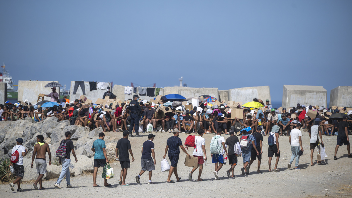 Un mes de crisis sin saber exactamente cuántos migrantes hay que atender ni de dónde proceden