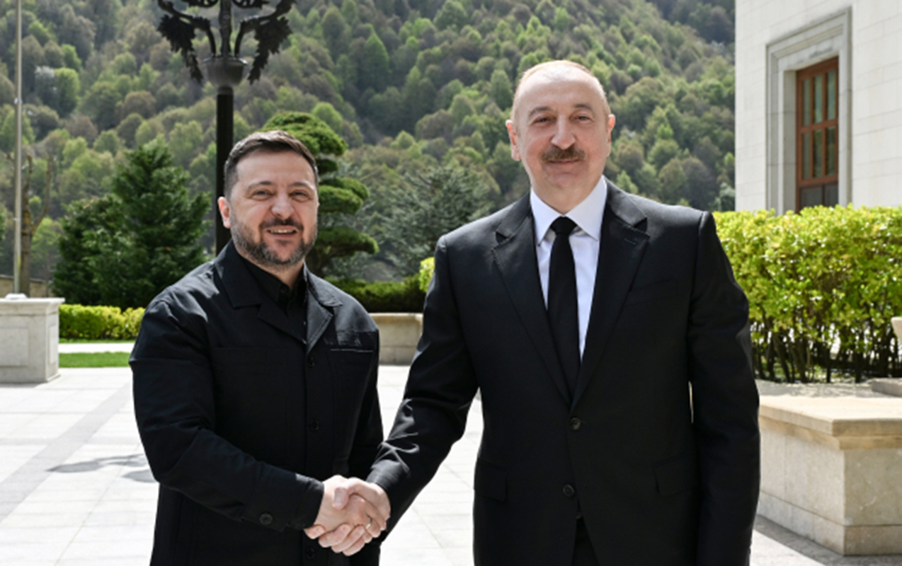 Zelenski İlham Əliyevə zəng etdi