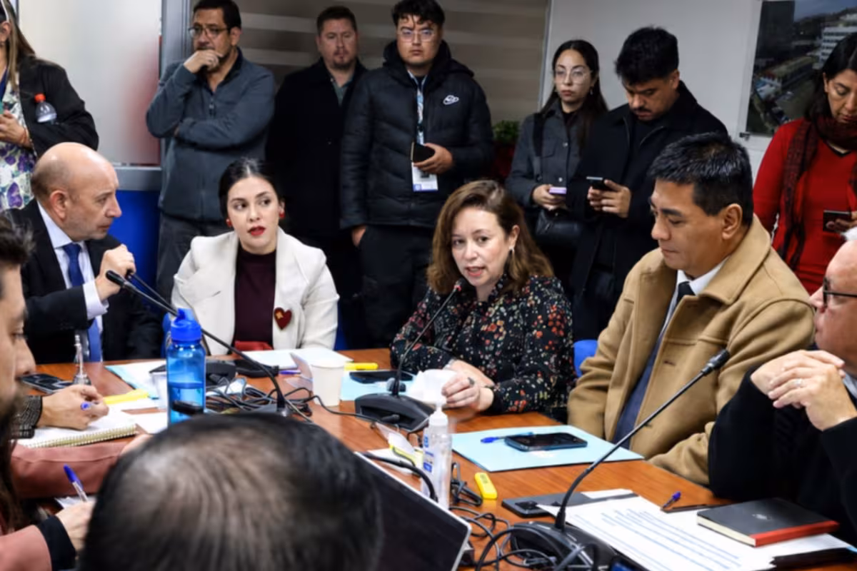 Acusan “intencionalidad”: Comisión de Salud suspende sesión en hospital Van Buren y senadores presentan nota de protesta
