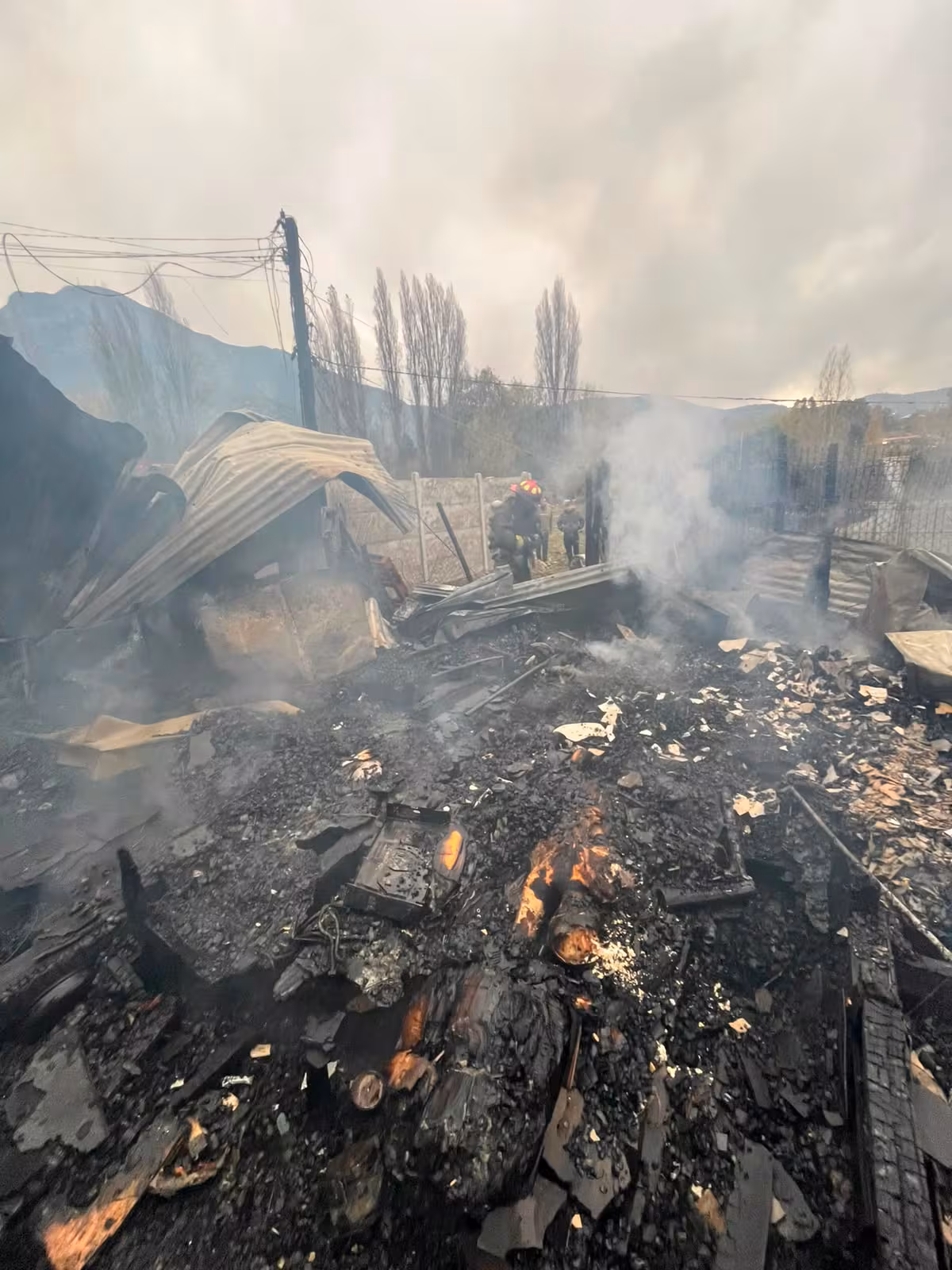 VIDEO. Tragedia en Mostazal: dos adultos mayores mueren en incendio que destruyó una viviendan