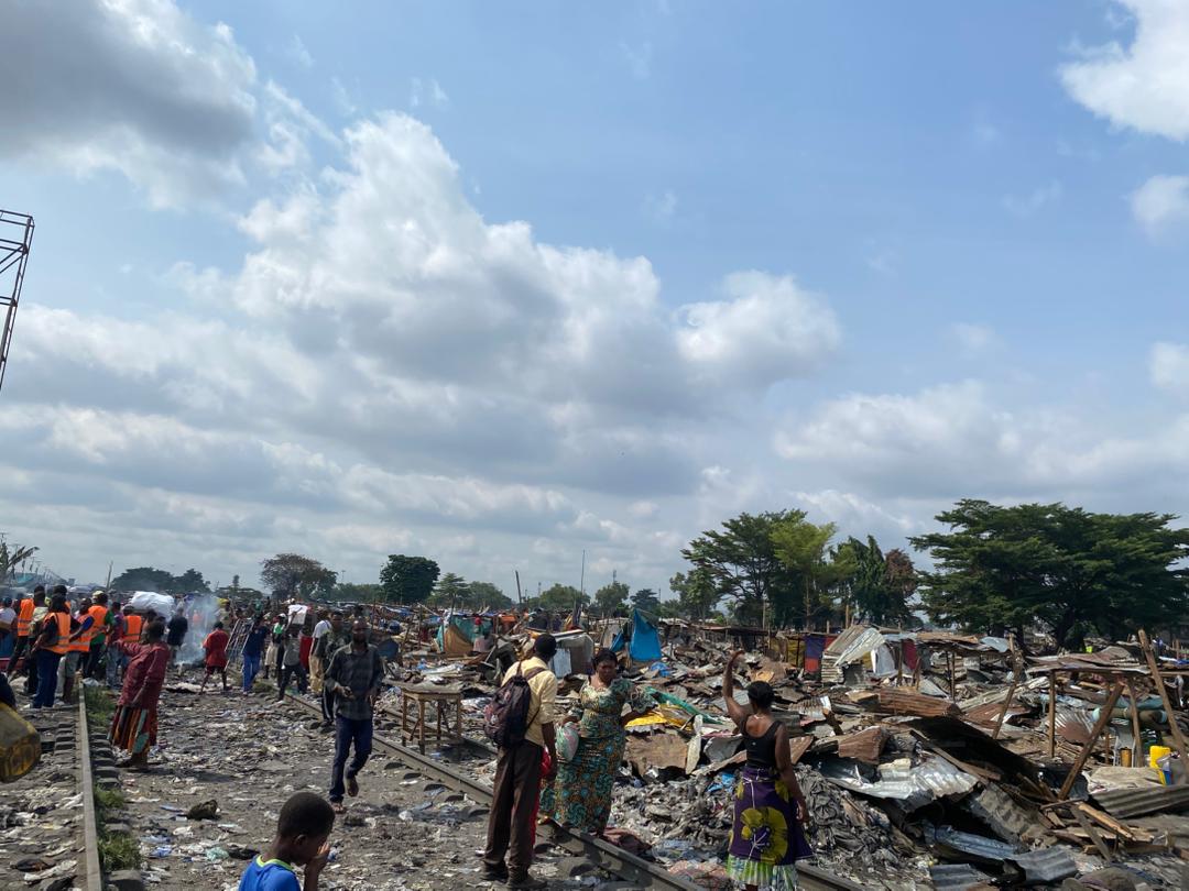 Kinshasa : relogés à Kinkole, les déplacés de Pakadjuma dénoncent des conditions de vie inhumaines