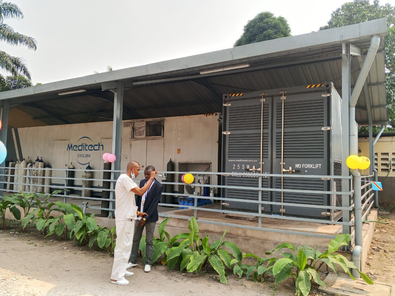 L’UNICEF remet une usine de production d’oxygène médical au Centre hospitalier de Kingasani à Kinshasa