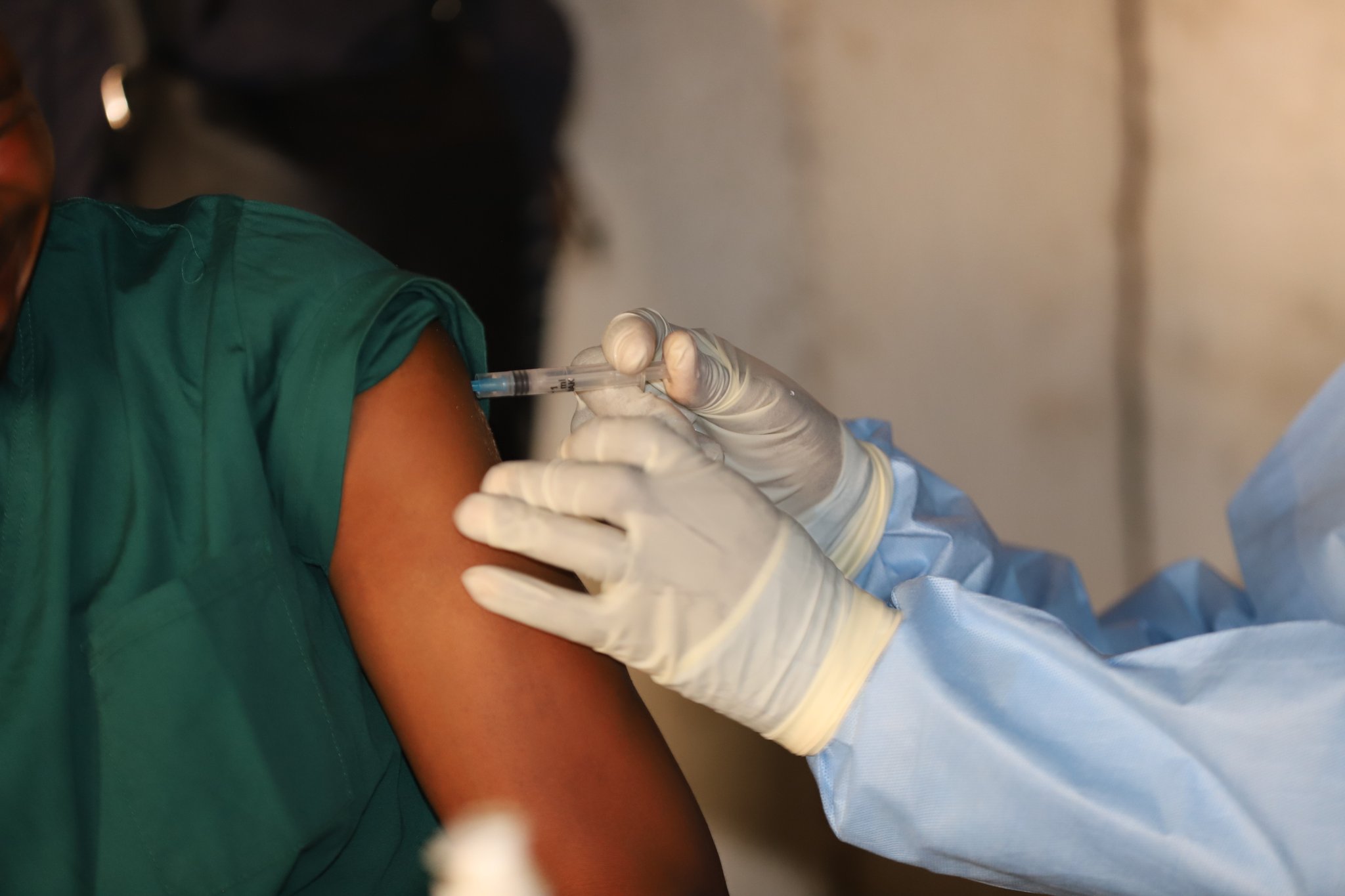 Le gouvernement impose désormais une période d'observation de 21 jours pour les personnes venant des zones affectées par Ebola