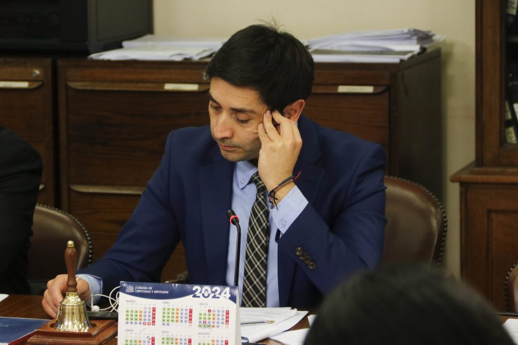 Fiscalía abre nueva investigación contra senador Miguel Ángel Calisto por presunto soborno a exfiscal Carlos Palma