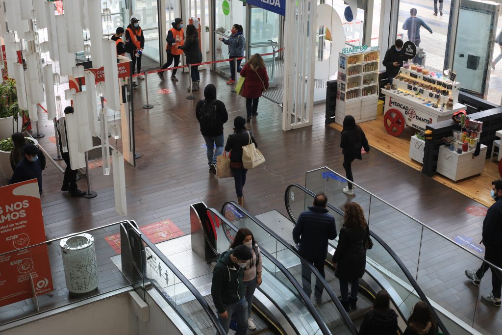 ¿Qué es una recesión técnica? Así podría afectar la economía y el bolsillo de los chilenos