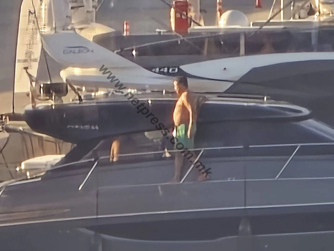 Мицкоски до Филипче: Признавам дека сум виновен што поминаа две години, а вие уште уживате на јахтите во Паљури, наместо на друго место
