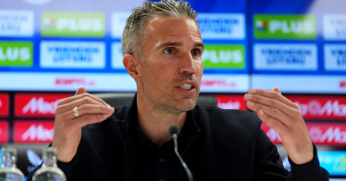 Feyenoord neemt per direct afscheid van Robin van Persie als hoofdtrainer