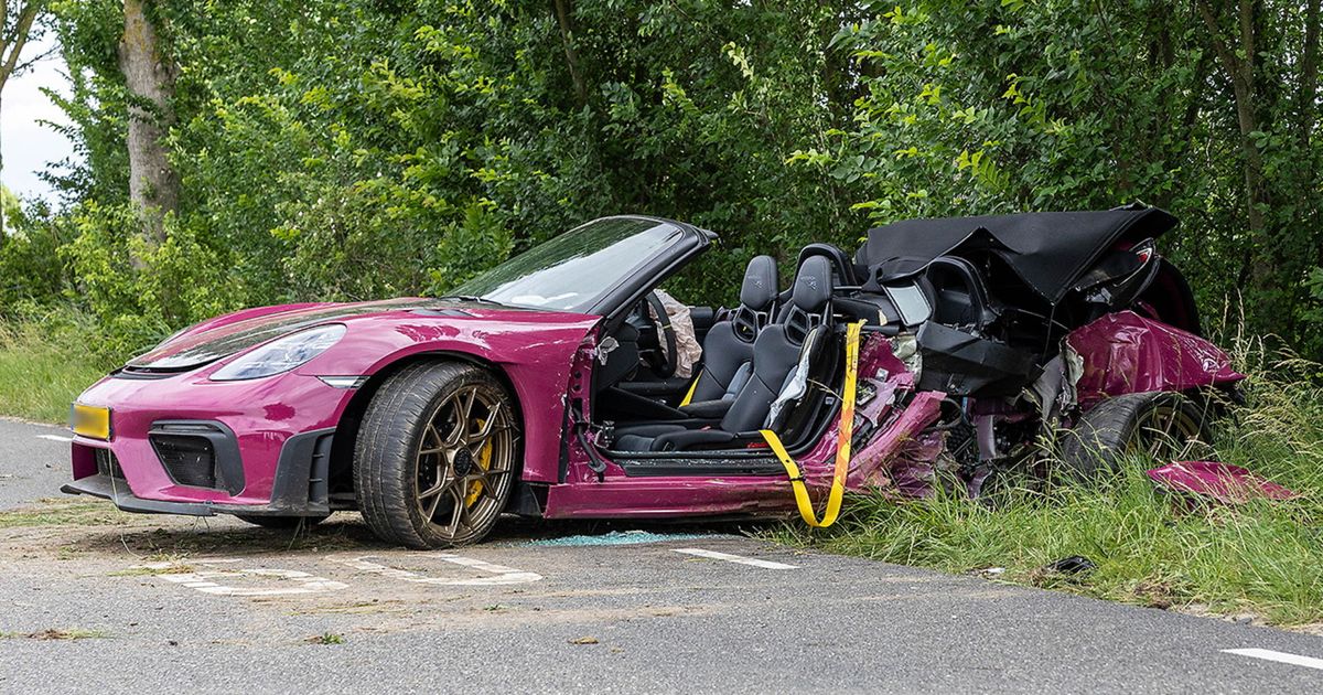 Bestuurder onder invloed rijdt dure Porsche in de prak