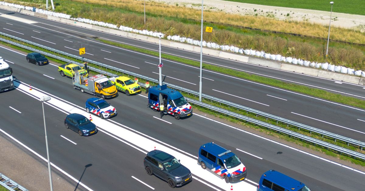 Snelweg na uren weer open na ongeluk met militair op motor