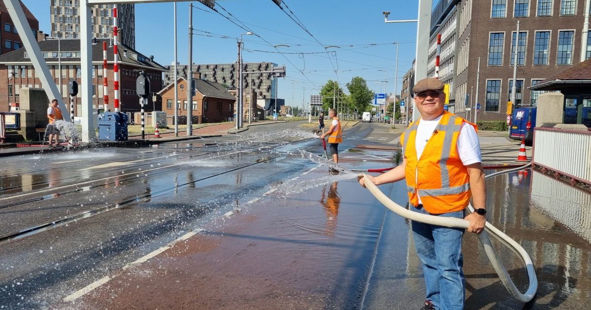 Extreme hitte: Bruggen vast, kinderen koelen voeten in de klas en maandrecord verbroken