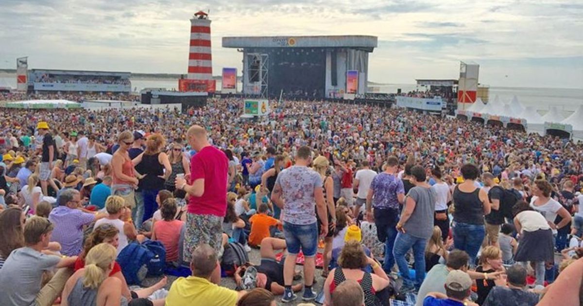 Files en hitte-maatregelen, maar niets houdt bezoekers Concert at SEA tegen