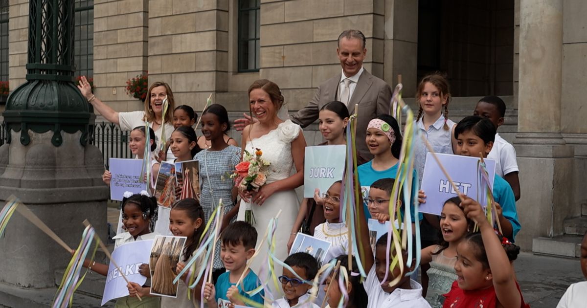 Kinderen helpen mee aan ontwerp trouwjurk burgemeester Schouten: ‘Best wel cool’