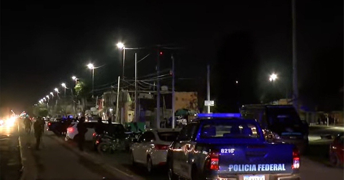 Múltiples allanamientos tras el crimen de un policía federal en Rosario: los jefes de la fuerza nacional estuvieron en el lugar