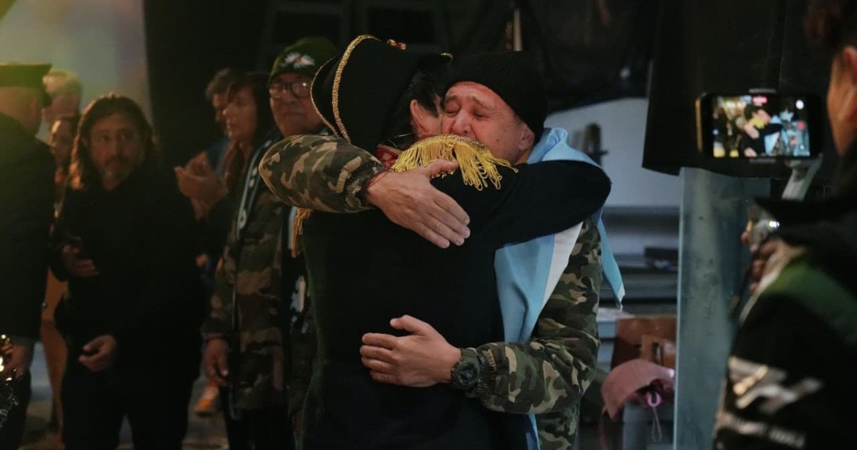 Por la lluvia, la promesa a la bandera se mudó al predio del parque Independencia y los excombatientes encabezaron la ceremonia