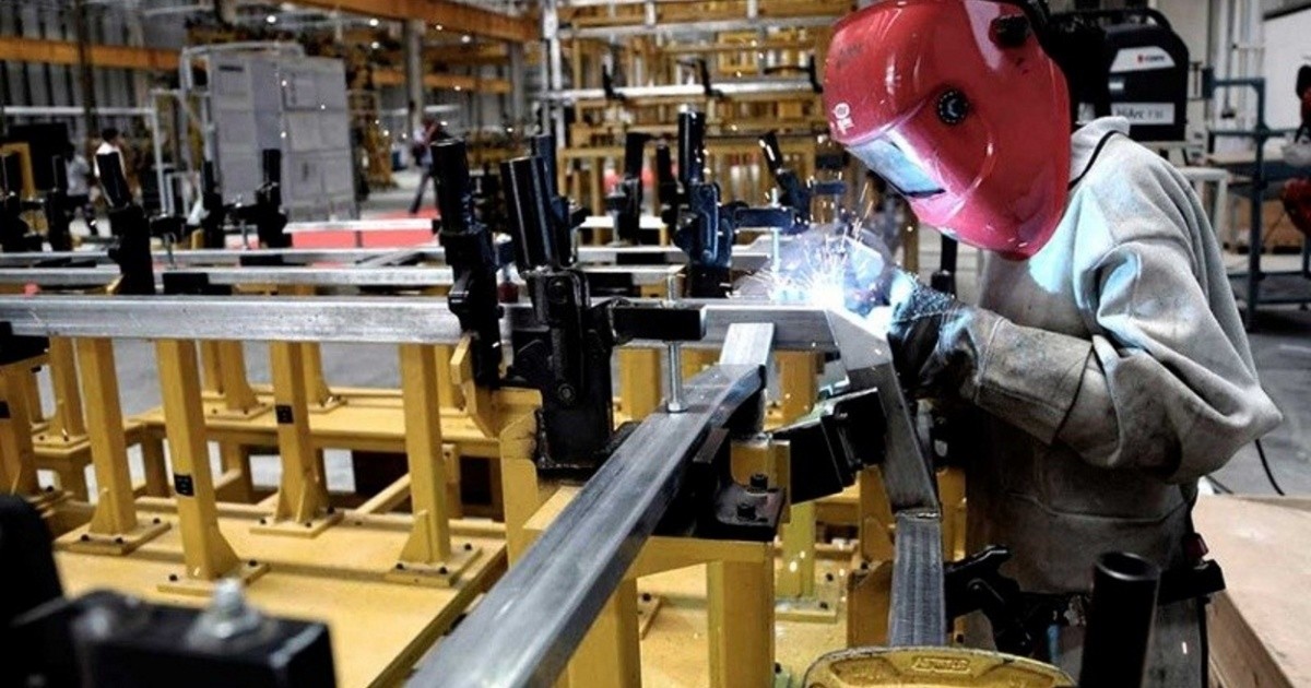 Se profundiza el retroceso laboral en Santa Fe durante la gestión Milei: 20 mil empleos menos y crisis que impacta a pymes