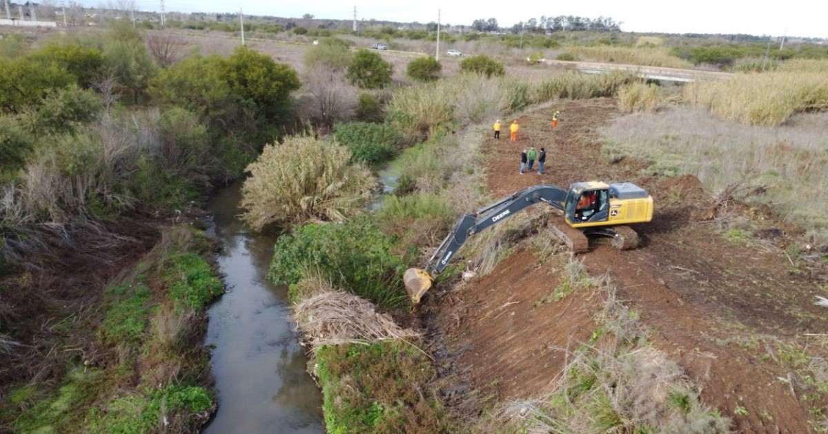 Municipios y comunas del sur santafesino se beneficiarán con la limpieza de 14 canales troncales