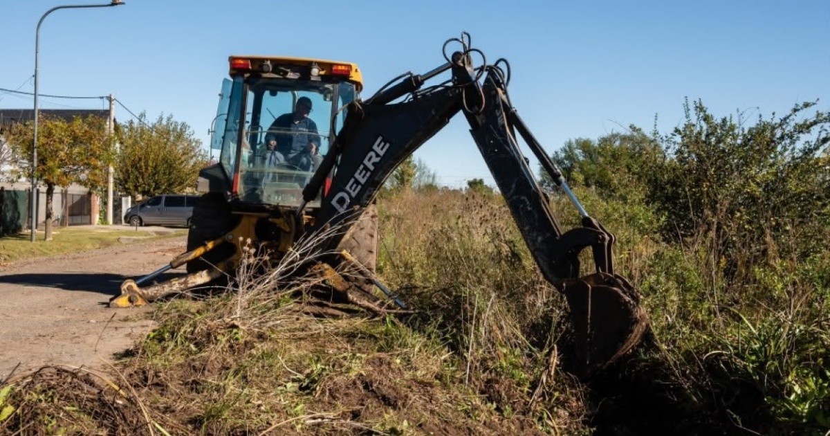 Crece la preocupación y las tareas por la llegada de El Niño: el municipio inicia limpieza en canales alivi...