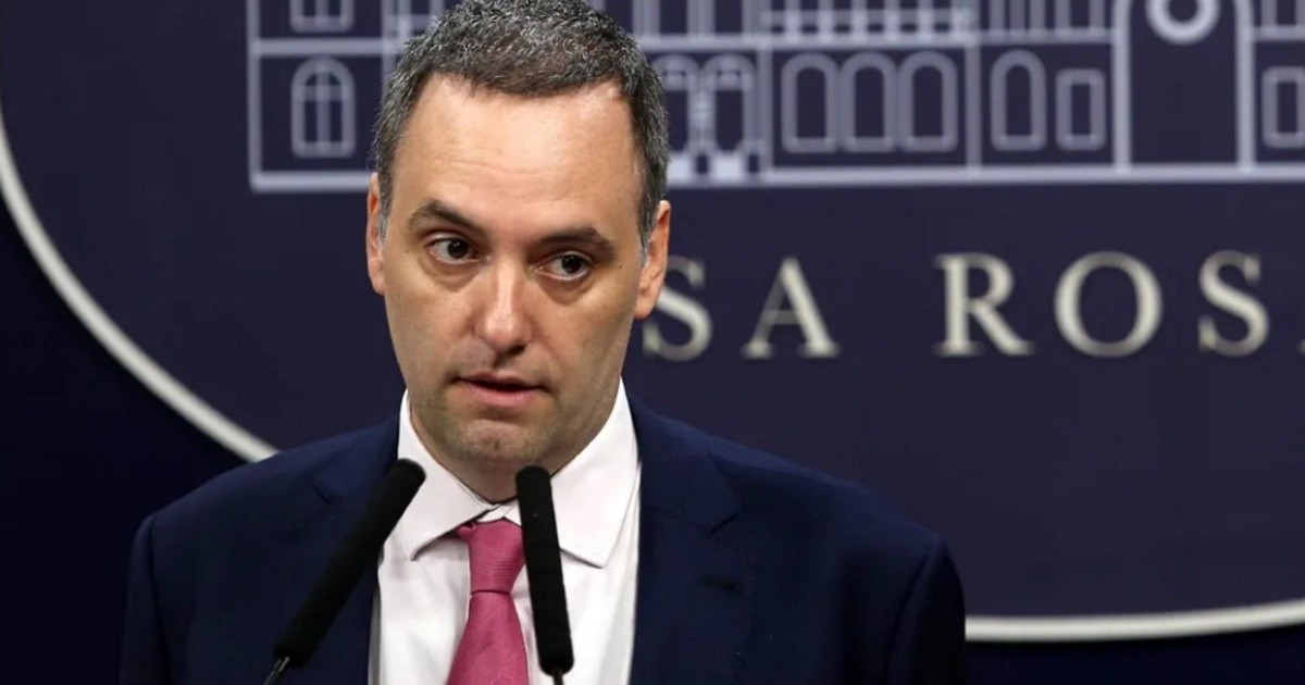 Adorni presentó su renuncia al directorio de YPF