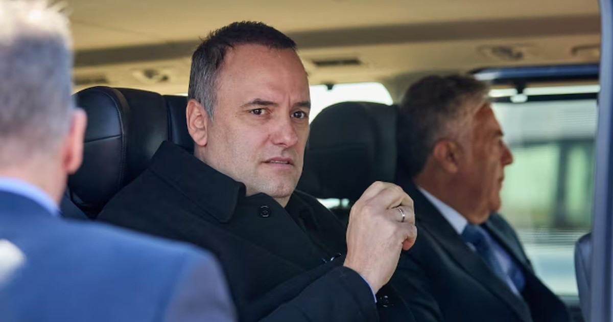 Prohibieron la salida del país a Manuel Adorni por peligro de fuga inminente