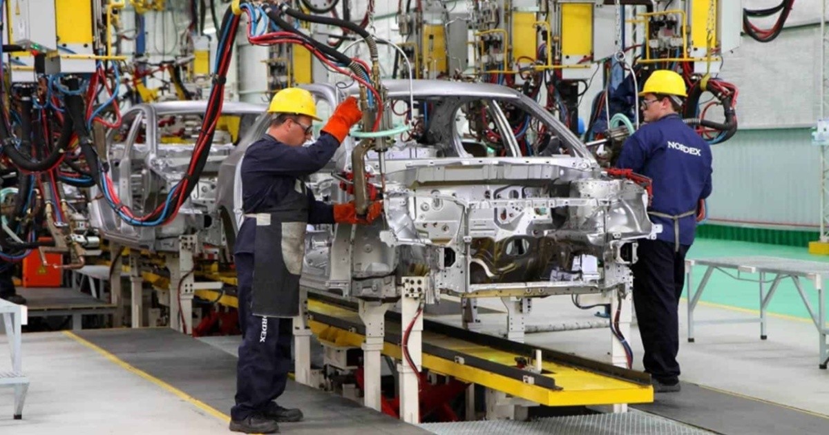 La producción de autos se hundió 18,3% en el primer semestre de 2026