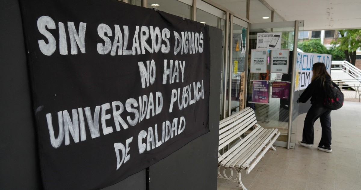 Gremios universitarios de todo el país anunciaron un paro nacional para este miércoles y no habrá clases en la UNR