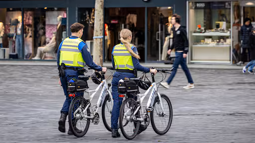 Boa's Schiedam moeten handboeien inleveren, meer dan 200 boetes ingetrokken