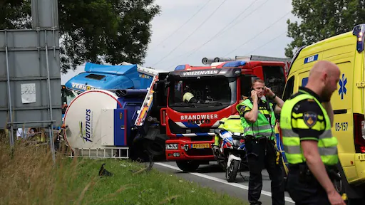 Drie gewonden na botsing tussen vrachtwagens bij Wierden