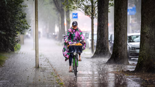 Vandaag benauwd met lokaal 32 graden, maar ook kans op hagel en neerslag