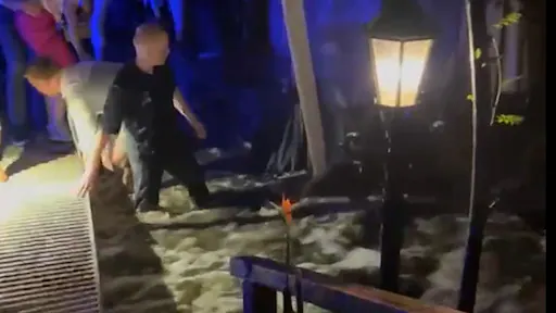 Twentse bruiloft eindigt in chaos door noodweer, gasten vluchten voor kolkend water