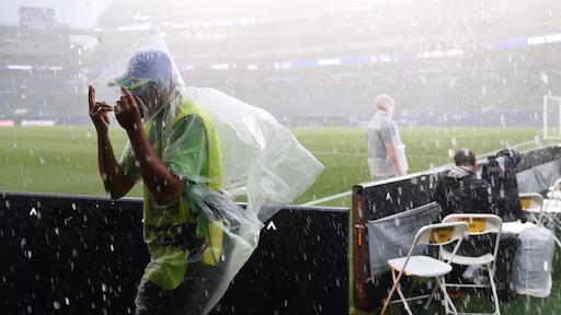 Dutch national team's kick-off time in jeopardy due to impending severe weather