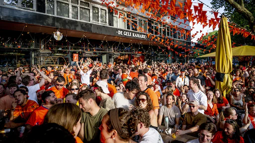 Stewards op straat en extra camera's: grote steden klaar voor bijzondere voetbalnacht