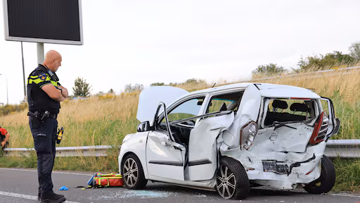 Kind overleden na botsing op A13 bij Delft