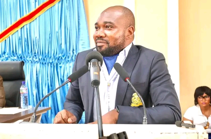 Kasaï Central : Papy-Noël Kanku dénonce l’abandon des travaux sur l’axe routier stratégique Kananga–Demba–Bena Leka