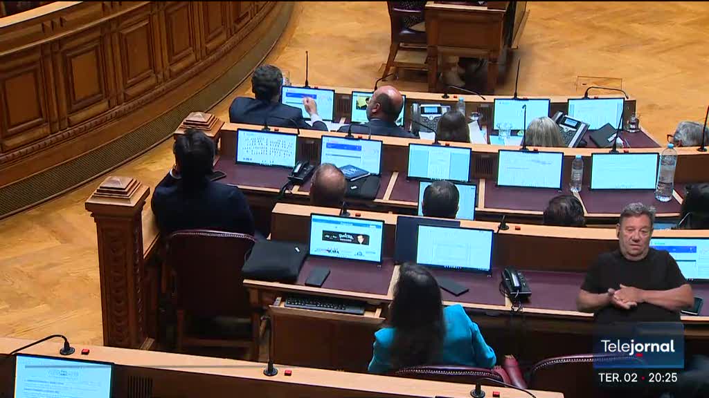 Revisão Constitucional. Entrega de projetos adiada para dezembro
